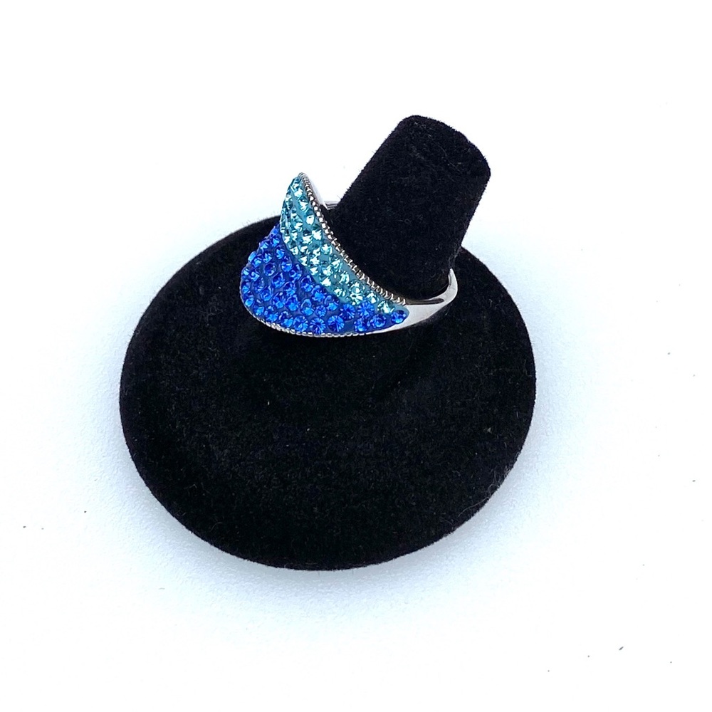 $3/20 Two tone blue rhinestone ring - Picture 2 of 9